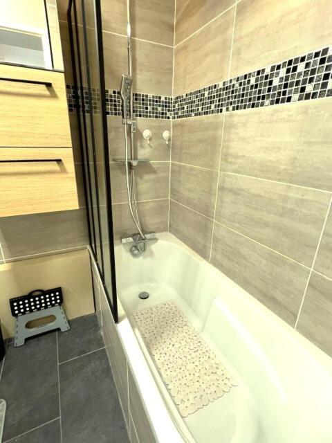 Appartement Familial Pour 6 Adultes Et 5 Enfants A 10 Min De Disney Bailly-Romainvilliers Buitenkant foto